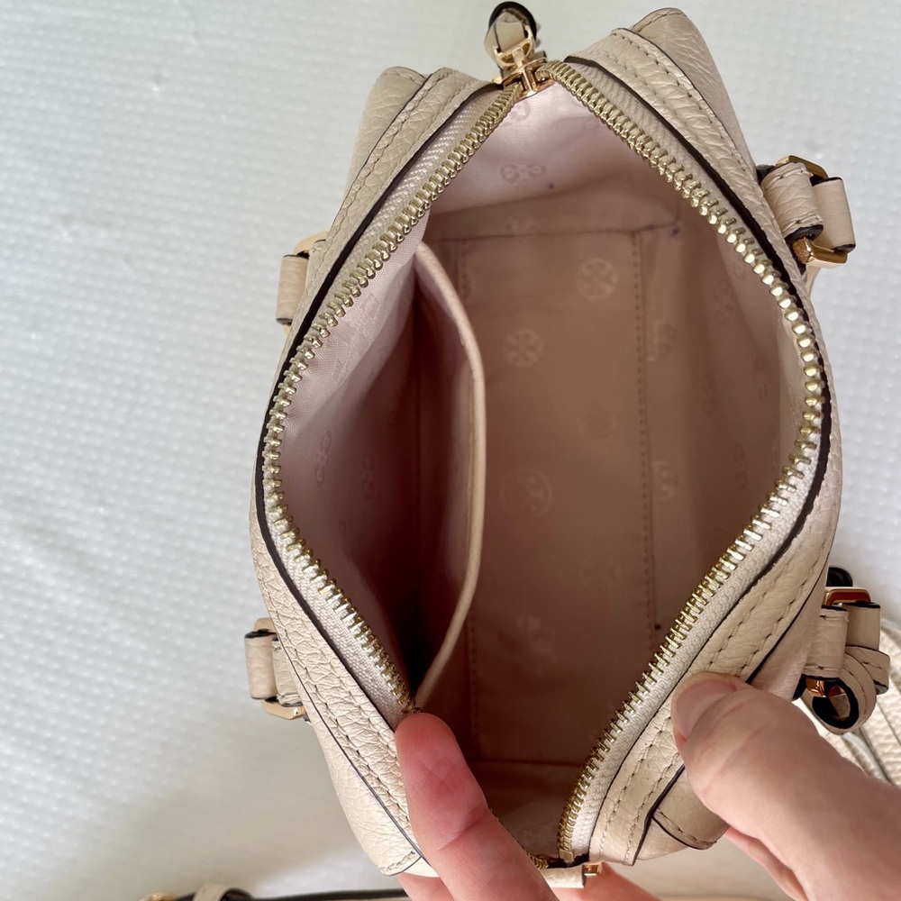 EUC Tory Burch Small Handbag. 2 strap options.